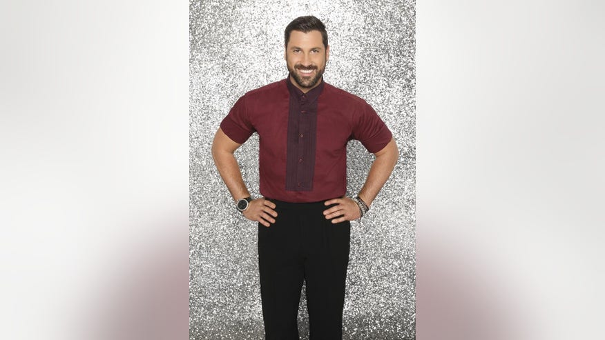 Maksim Chmerkovskiy abc handout.jpg